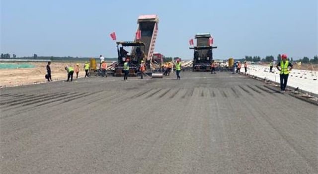 济高高速公路二合同组织水泥稳定碎石基层试验段的施工