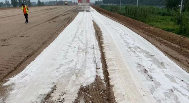 济高高速路桥二合同固化剂改良土试验段顺利完成