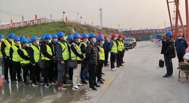 济潍高速第二驻地办组织召开冬季施工现场会