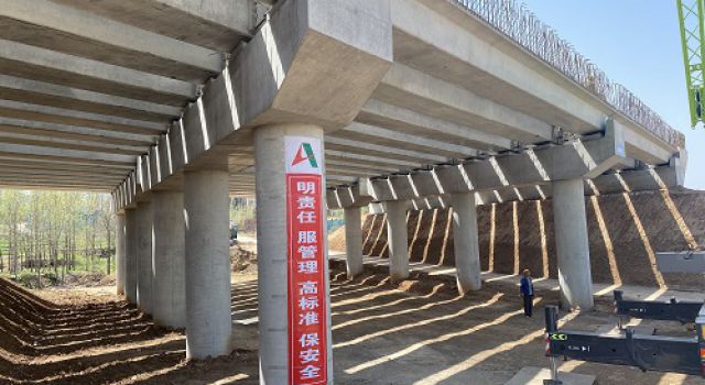 济南至潍坊高速公路梁板架设