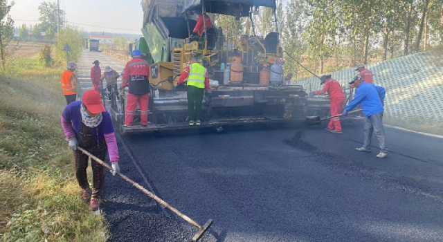 高青县济高高速施工第四、五标段损毁农村公路修复工程工程沥青面层试验段顺利完成