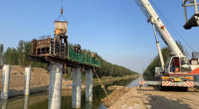 高青县上海路北延（赵班路）支脉河大桥盖梁首件工程施工