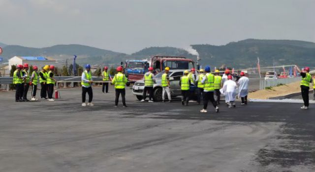 济潍高速四标段开展道路交通事故应急救援演练