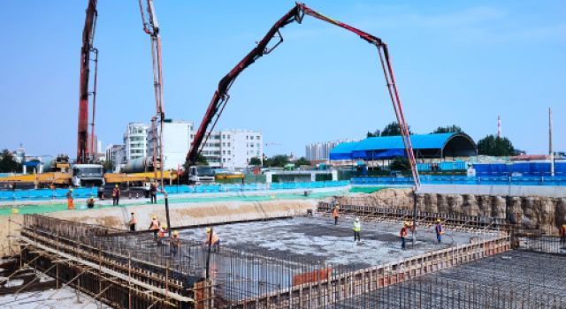 东泰咨询禹城市汉槐街穿越京沪铁路U型槽首节混凝土顺利完成