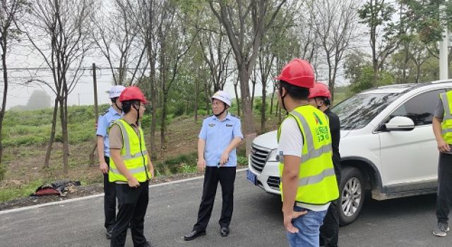 青岛市交通执法支队组织对G309中修项目进行专项执法检查